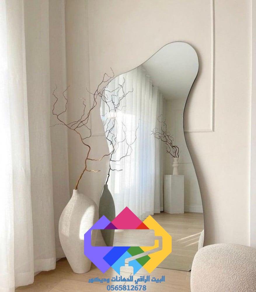 تكسيات خشبية مع مرايا هندسية