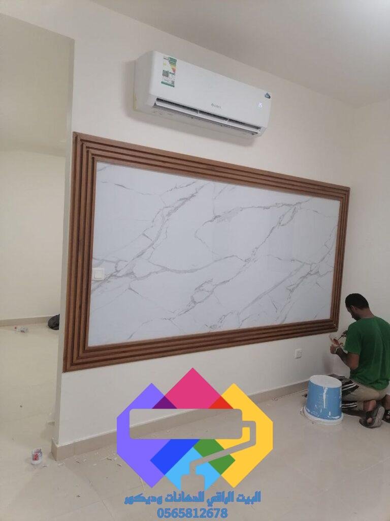 تصميم جدار تلفزيون أنيق بواسطة معلم ديكورات شاشات"