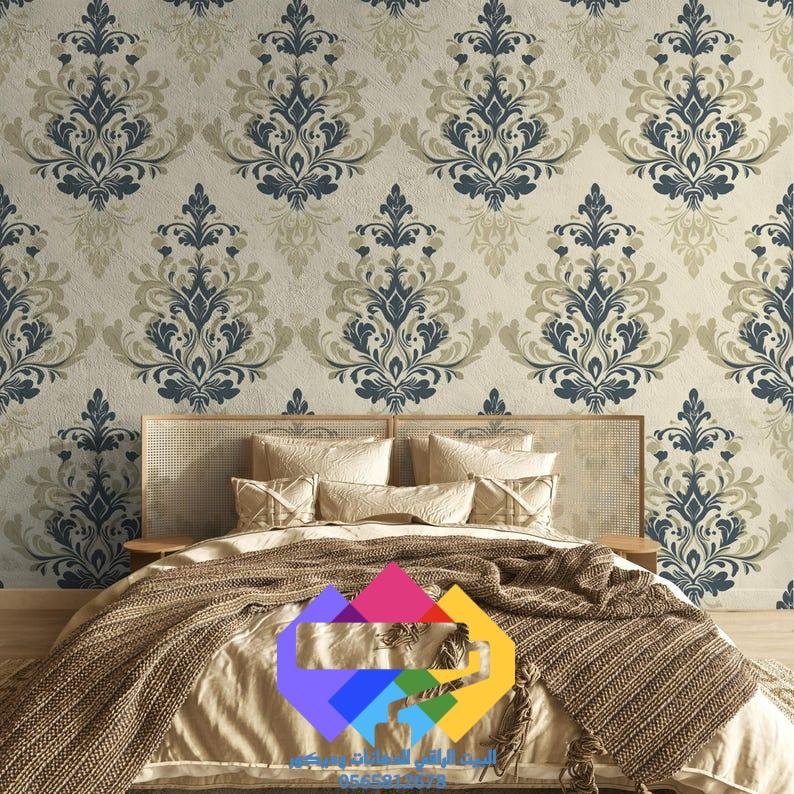 تصميم جداري بأسلوب فني يظهر ألوان مائية