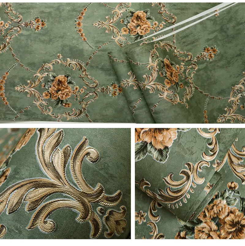 جدار مميز مغطى بأنماط هندسية متداخلة بدرجات الأخضر والذهبي