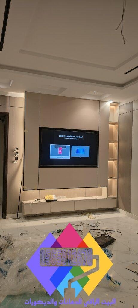 أفخم ديكور شاشات مودرن 2025: جبس بورد، خشب، وبديل الرخام